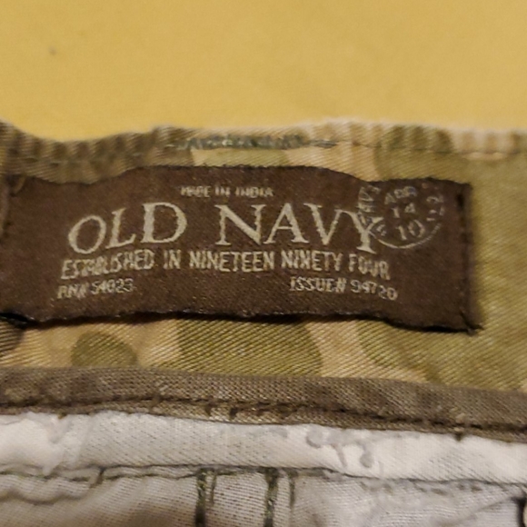 Old Navy Camouflage Green Cargo shorts - Picture 6 of 15